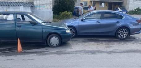 В Ельце в столкновении ВАЗа и «Киа» пострадал один из водителей