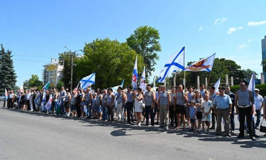 Сегодня, 28 июля, в Ельце прошло торжественное мероприятие, посвященное Дню Военно-Морского Флота