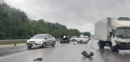 Мужчину увезли в больницу после тройного ДТП в Елецком районе Липецкой области