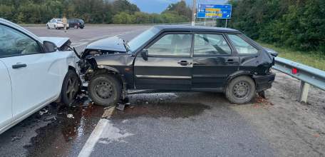 В Елецком районе три человека пострадали в столкновении ВАЗа и «Лады Весты»