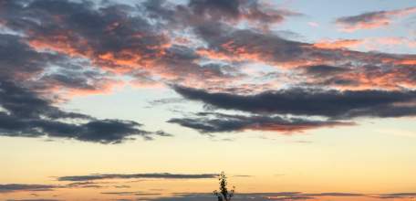 МЧС: под Липецком горит военный аэродром