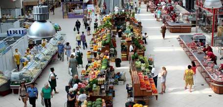 В Воронежской области мигрантам запретили работать в розничной торговле и заниматься деятельностью по уходу за престарелыми и инвалидами - приказ губернатора