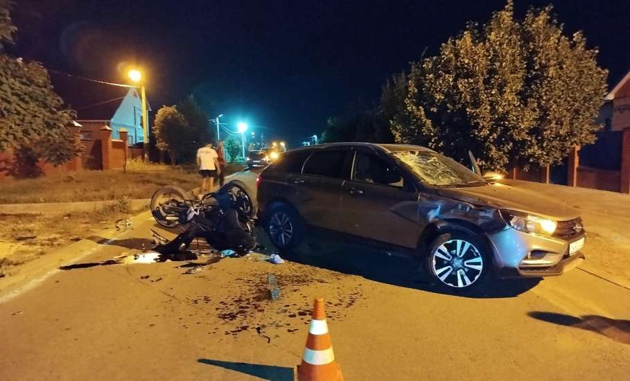 В Елецком районе в дорожной аварии пострадали водитель мотоцикла и несовершеннолетняя пассажирка