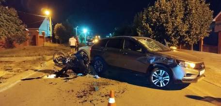 В Елецком районе в дорожной аварии пострадали водитель мотоцикла и несовершеннолетняя пассажирка
