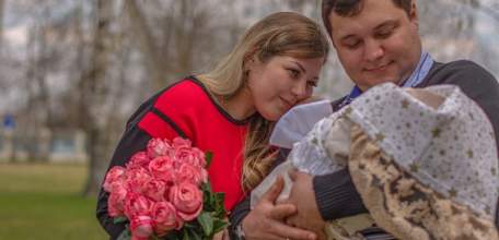 Молодые мамы первенцев получают 85 тысяч рублей в Липецкой области