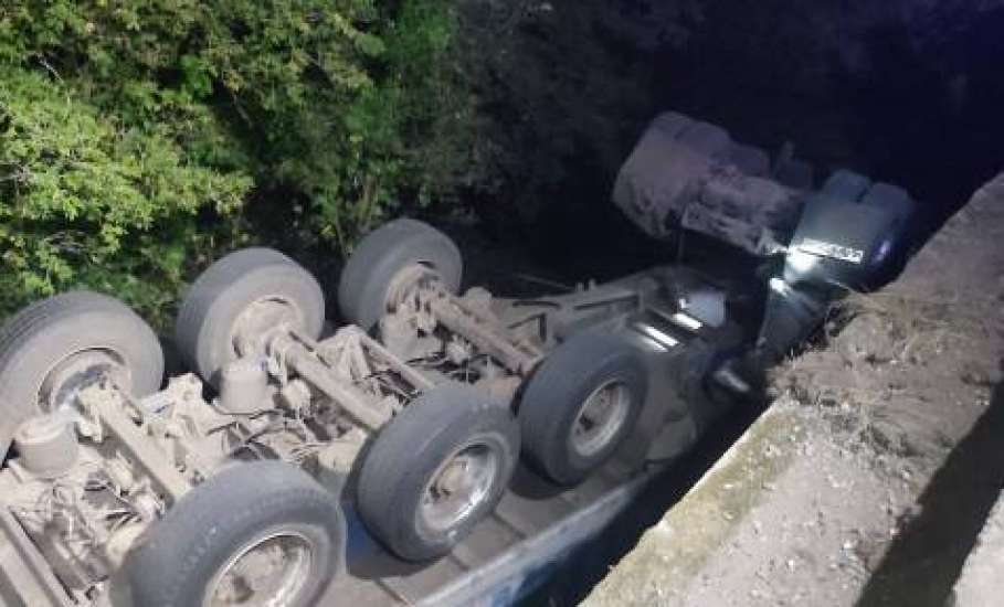 В Становлянском районе погиб водитель грузовика