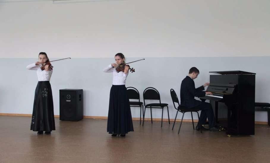 В ЕГУ им. И.А. Бунина состоялся традиционный концерт студенческой филармонии «От классики до рок-н-ролла»