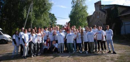 В усадьбе Хвостова, Елецкого района, 10 сентября волонтеры навели порядок