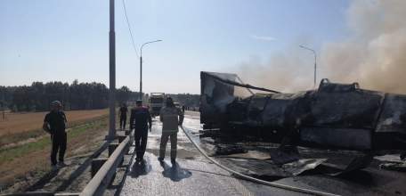 На платном участке трассы «Дон» перекрыто движение из-за смертельного ДТП с возгоранием грузовика