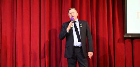 19 сентября в драмтеатре «Бенефис» состоялось торжественное мероприятие, посвященное 75-летию АО «Прожекторные угли»