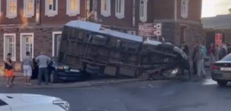 Жуткое ДТП в Ельце разбросало машины по разным сторонам дороги!