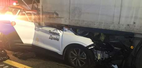 В Задонском районе в столкновении с грузовиком погиб водитель иномарки