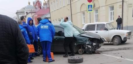 В Ельце столкнулись три автомобиля!
