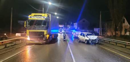 В Ельце на трассе «Дон» в столкновении с двумя автомобилями пострадала женщина – водитель «Лады»