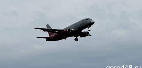 Задолжавшей 176 000 рублей по налогам и штрафам ГИБДД женщине из Становлянского района запретили выезд из России