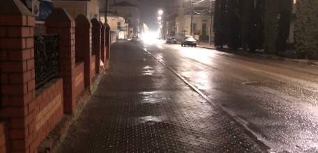 В Ельце гололёд! По тротуарам ходить опасно! Даже в центре города!