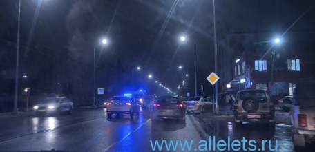 В Ельце сегодня произошло очередное ДТП по улице Коммунаров на пешеходном переходе!