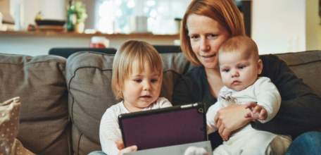 Родители Липецкой области досрочно получат ежемесячные пособия на детей