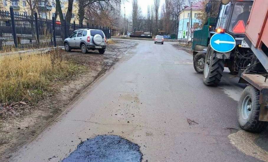 В Ельце начался аварийный ремонт дорог! Даже до весны не простояли!