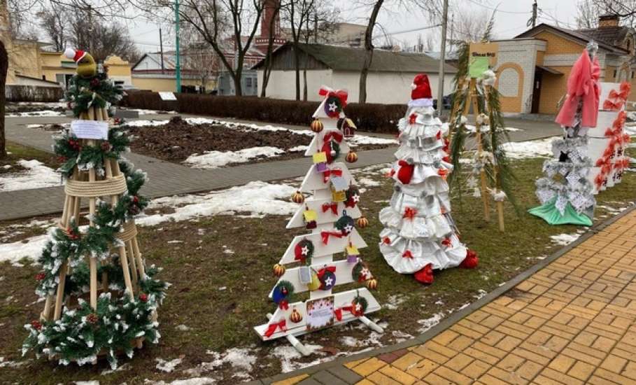 В Ельце подведены итоги городского смотра-конкурса «Парад новогодних ёлок-2025»