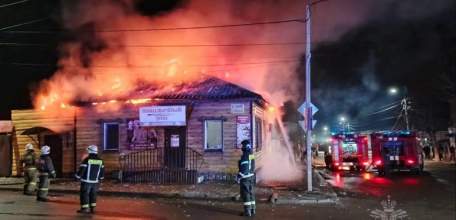 Крупный пожар в Ельце: горит кафе «Шашлычный дом»! Сгорел!