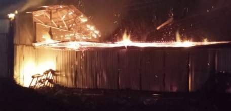 В Ельце сгорел производственный ангар!