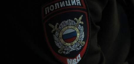 В Ельце прохожий украл из машины сумку с техникой и вещами