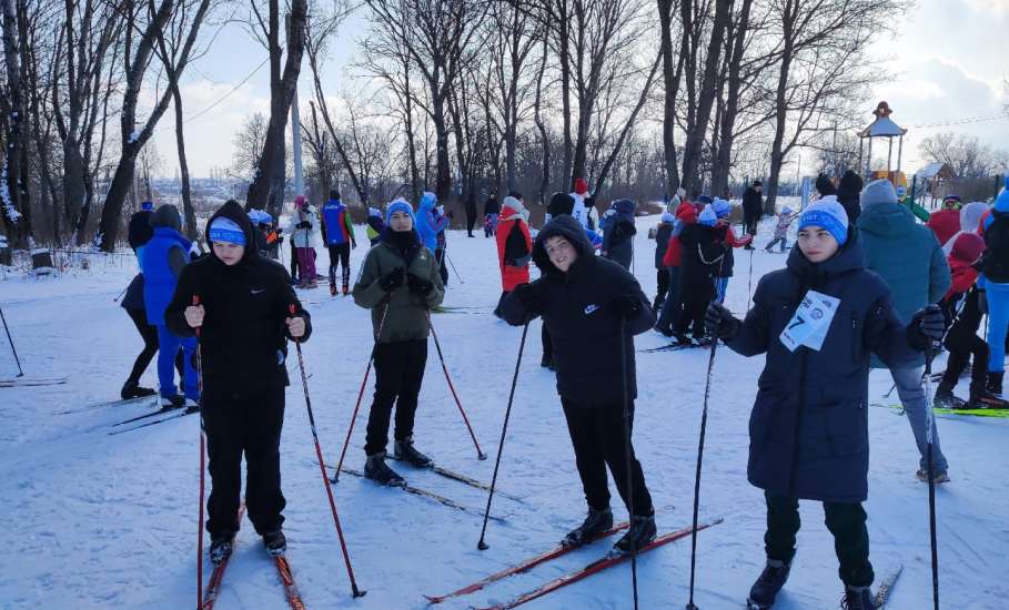 Сегодня на территории городской лыжно-спортивной базы проходит открытая Всероссийская массовая лыжная гонка «Лыжня России»