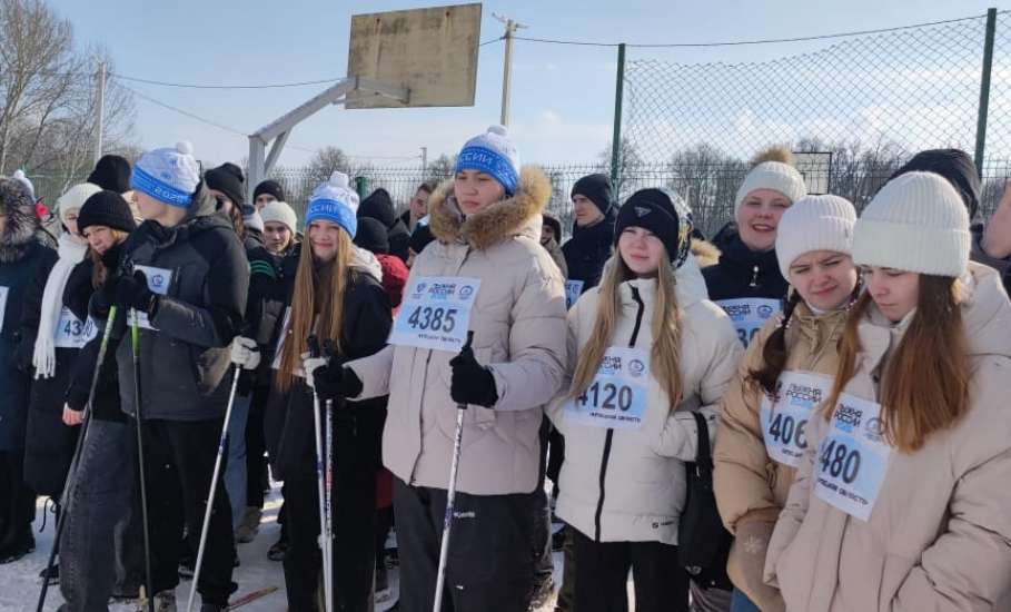 Сегодня на территории городской лыжно-спортивной базы проходит открытая Всероссийская массовая лыжная гонка «Лыжня России»