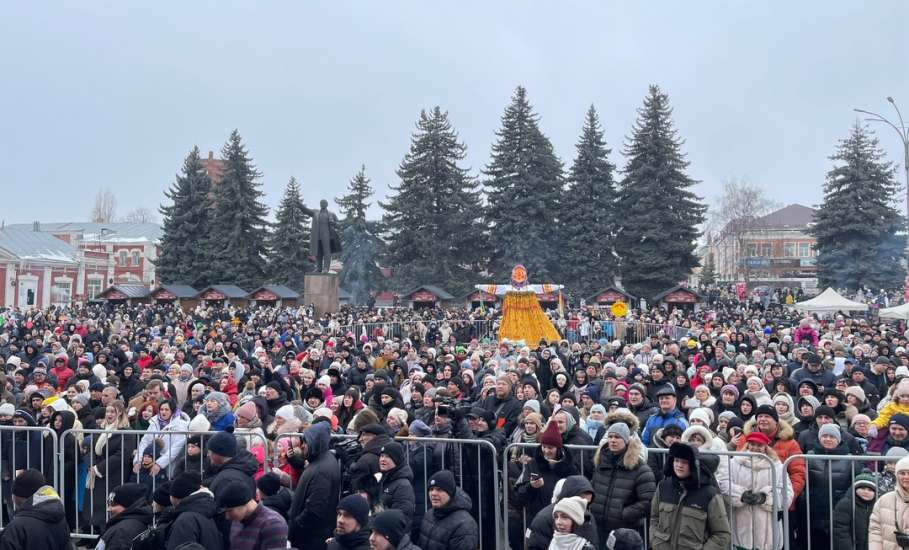 Аншлаг на площади Ленина в Ельце!