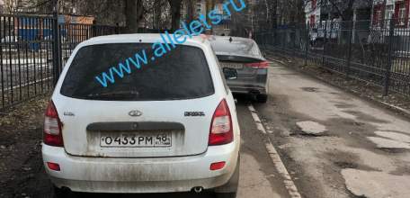 Жители 5-го микрорайона Ельца требуют демонтировать незаконно установленный забор у лицея №5, который перекрыл дорогу!