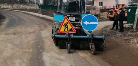 Уборка полным ходом: Елец очищают от пыли и грязи