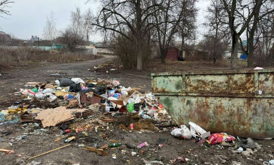 В рамках подготовки города к летнему сезону продолжаются работы по благоустройству контейнерных площадок и подъездов к ним