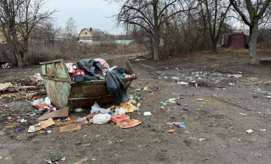 В рамках подготовки города к летнему сезону продолжаются работы по благоустройству контейнерных площадок и подъездов к ним