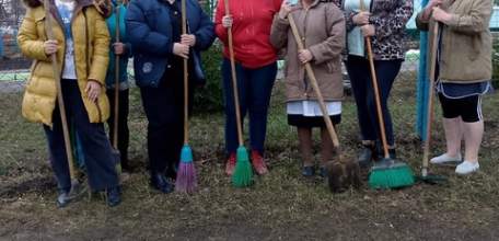 Коллективы образовательных организаций вносят свой вклад в уборку Ельца