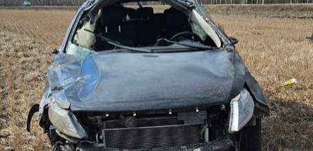 Автоинспекторы устанавливают обстоятельства дорожно-транспортного происшествия, в котором пострадали водитель и пассажир иномарки