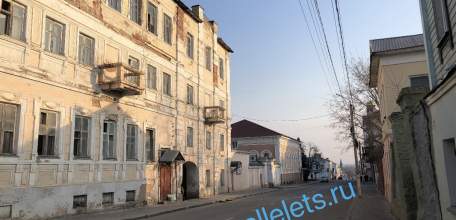 Почему дома в центре Ельца либо разрушенные, либо продолжают разрушаться?