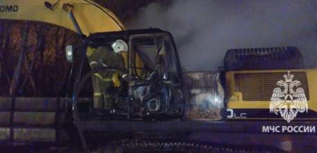 В Ельце сгорели три экскаватора!