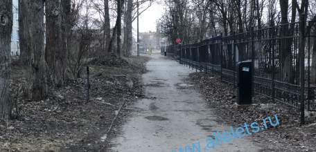 Наконец кто-то отломал незаконно установленный шлагбаум у лицея №5!