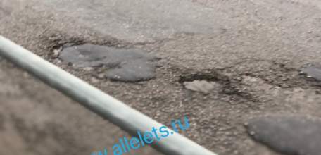 В районе Дамбы в Ельце снова образовались ямы!