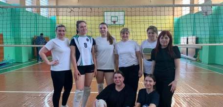 4 апреля на базе МБОУ СШ №23 г. Ельца в рамках Спартакиады работников образовательных организаций прошли соревнования по волейболу