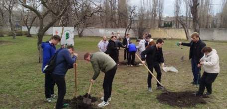 11 апреля гимназия №97 города Ельца присоединилась к важной патриотической акции – посадке Сада Памяти
