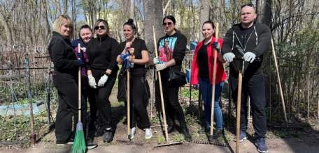 Сегодня в очередной раз произвели уборку городского кладбища в Ельце