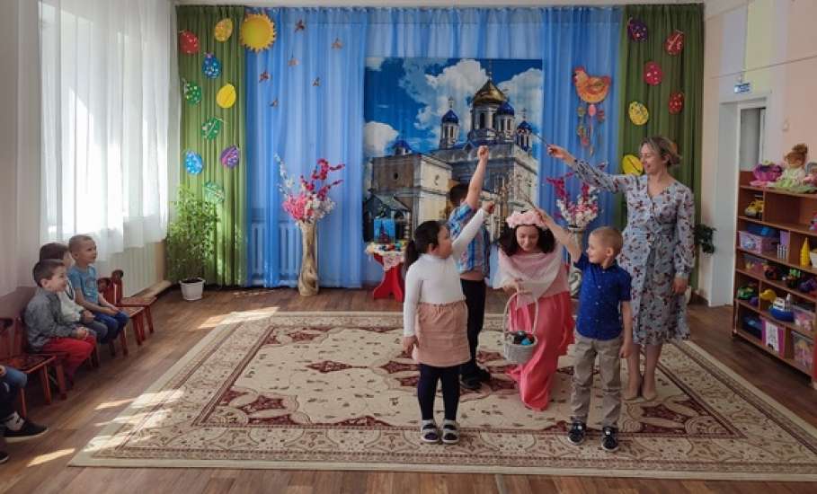 22 апреля в МБДОУ детский сад №41 г. Ельца прошёл праздник Пасхи