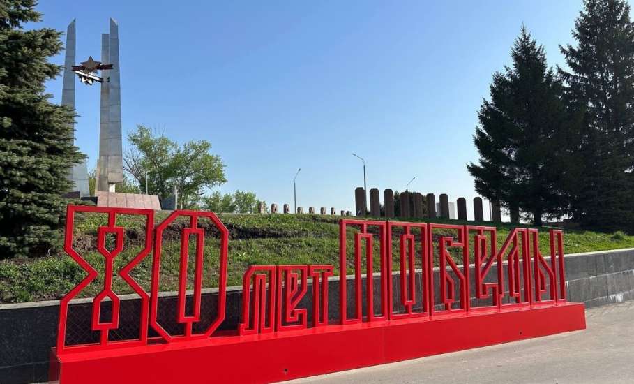 Сегодня многие ельчане заметили яркое преображение Каракумского моста!