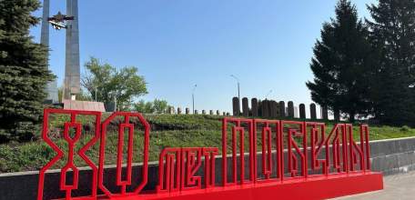 Сегодня многие ельчане заметили яркое преображение Каракумского моста!