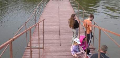 Понтонный мост снова занял свое привычное место в Ельце!