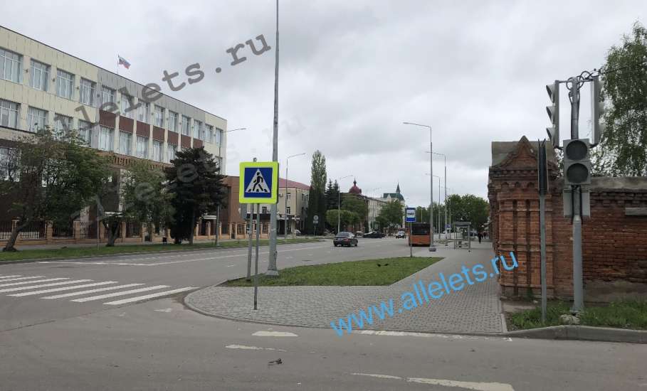 Сегодня на улицах Коммунаров, Свердлова и Орджоникидзе произошла авария на линии электропередач, в результате которой временно вышли из строя светофоры!