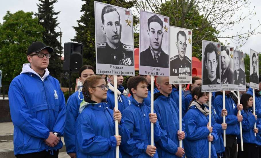 Сегодня торжественно открыли Стену памяти не только на Красной площади Ельца