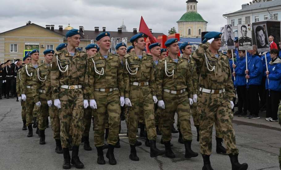 Сегодня торжественно открыли Стену памяти не только на Красной площади Ельца